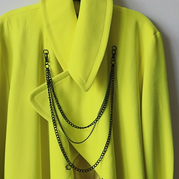 💥💥SOLD💥💥WOMEN'S NEON YELLOW BELTED TRENCH COAT - Picture 3 of 10